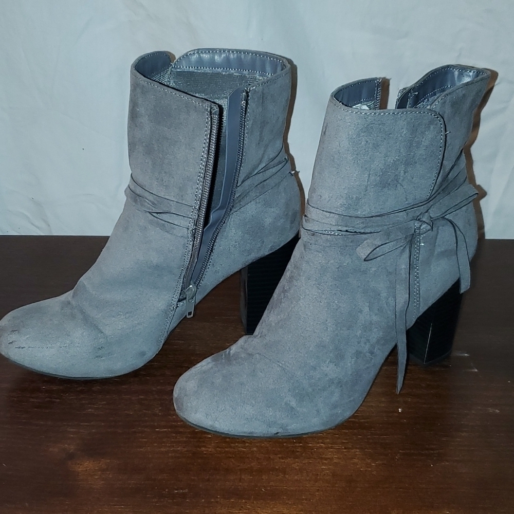 4/$30 Gray Christian Siriano for Payless boots 9.5 **